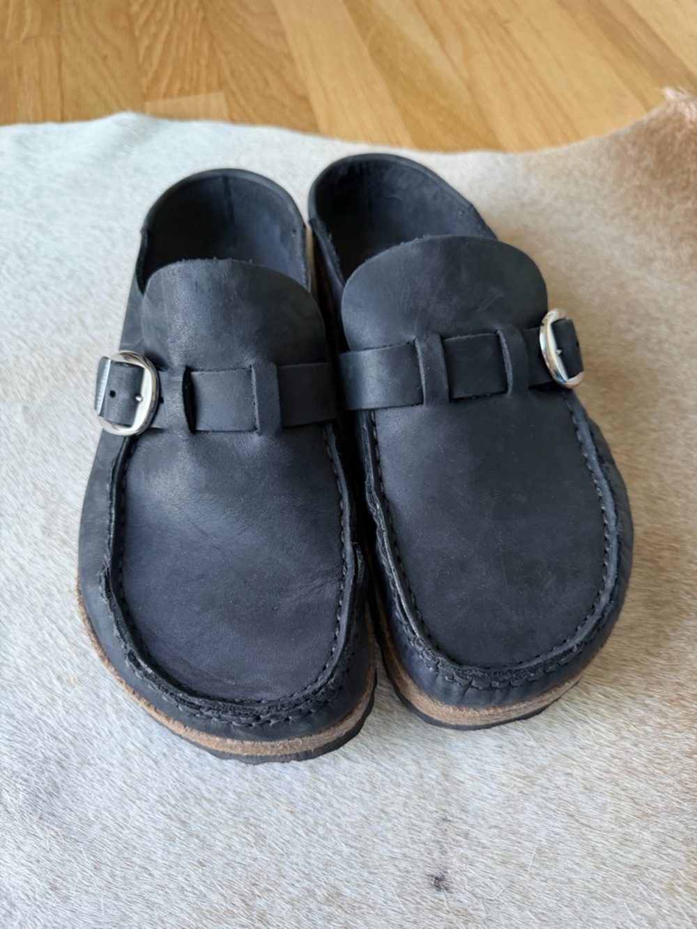 Buckley Birkenstocks Black Leather Slip-On Clog with Buckle - Picture 2 of 4